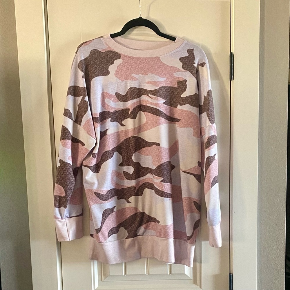 Pink Camo L/S Banded Tunic, brand unknown, shows some signs of wear